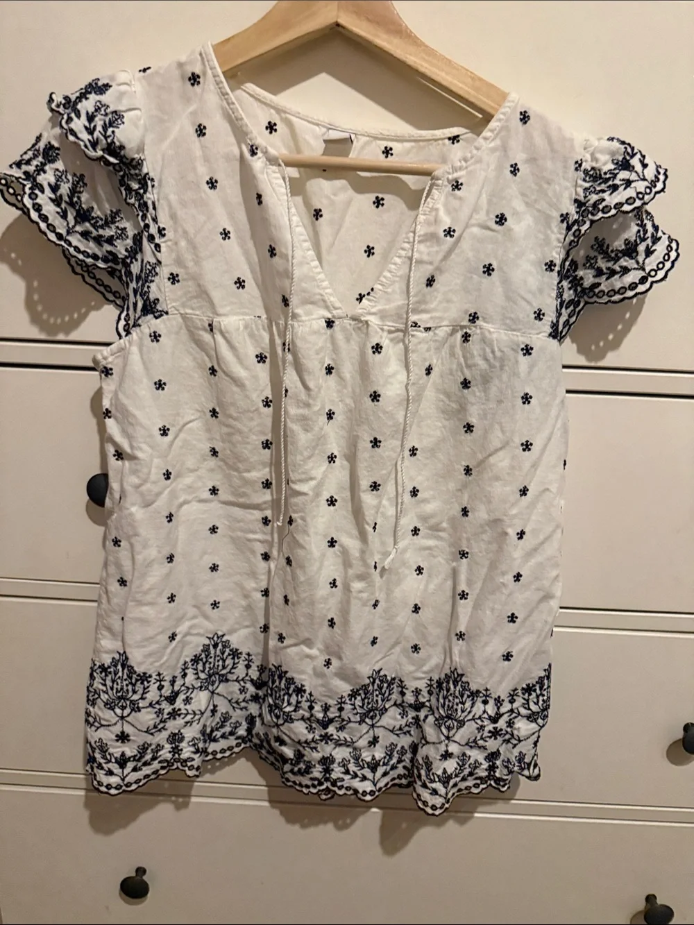 Old Navy Linen Blend White V-Neck Embroidered Flutter Sleeve Blouse